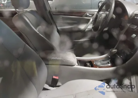 2002 Mercedes-Benz C 240 z USA, uszkodzony, nr VIN WDBRF61J22F262987